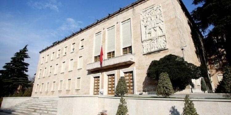 Qeveria miraton pension të posaçëm për 15 artistë dhe sportistë