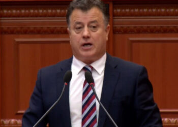 “I ke mbjellë tre herë flokët, por s’të mbijnë se e ke asfalt kokën”, Noka-Shalsit: Prandaj nuk bën replikë doktori me ty