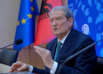 Berisha publikon biletën e avionit të Veliajt: E ka kthimin me 18 janar, po e mbush komunitetin ndërkombëtar me shpifje për të marrë azil