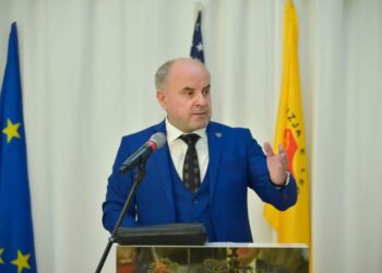 REFORMË KOMBËTARE ARSIMORE/ Axhami: Paga mesatare 1 mijë euro për mësuesit, reformë arsimore