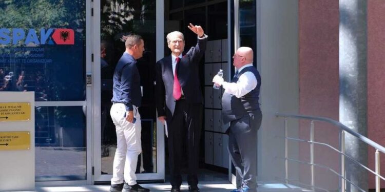 Dosja “Partizani”/ Paraqitet në dyert e SPAK Berisha: Do i denoncoj gjithnjë e më shumë…