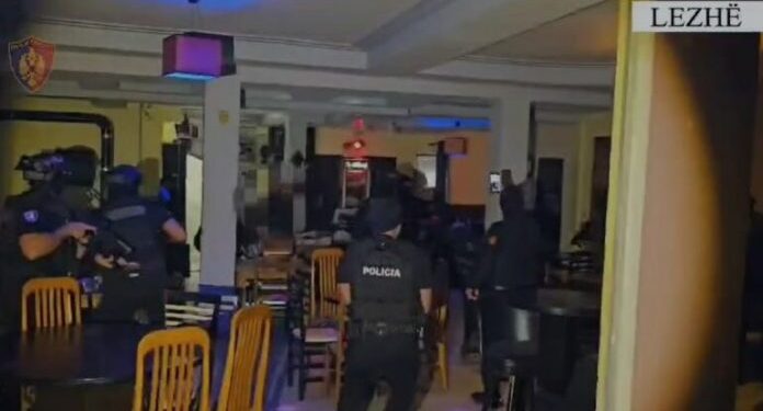 Lokali ishte kthyer në ‘fole’ prostitucioni, 6 në pranga 1 në kërkim. Sekuestrohen 8 mijë euro dhe…