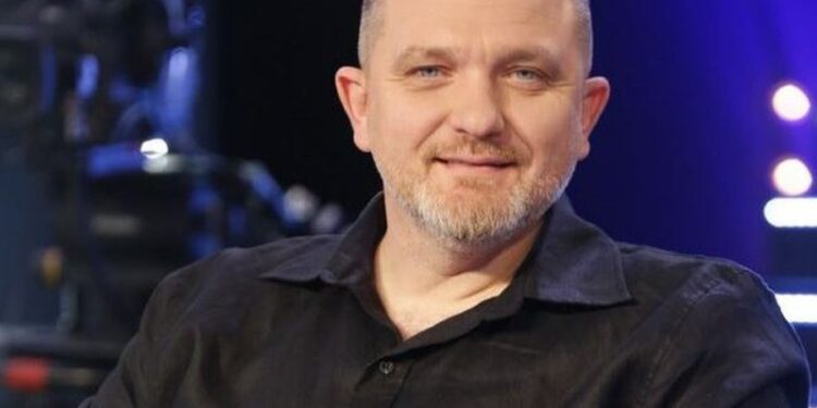 Reagimi i Julian Dedës për banorin e BBV që zbuloi orientimin e tij: Pse nuk e tregove që në fillim?