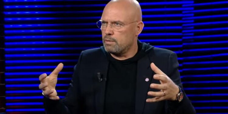 “Perlë humoristike”/ Manjani: As SPAK-u vetë s’e kërkoi paraqitjen e Berishës te vetvetja!
