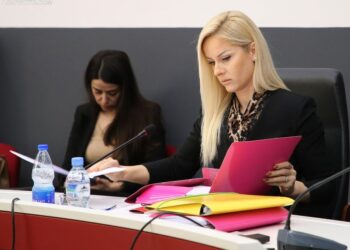 SPAK i sekuestron telefonin Enkelejda Kapedanit, ish-gjyqtares së famshme të “TikTok”-ut!