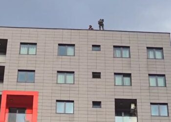 DETAJE të rënda/ RENEA gjen dy armë në banesën ku ndodhej vajza në Astir, dyshohet se shtëpia ishte marrë me qira…