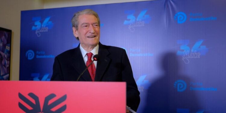 Berisha në Berat: PD ia doli të jetë surpriza e vërtetë e revolucioneve demokratike të viteve ’90