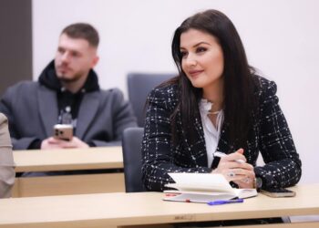 Paga mesatare 1.200 Euro, PD prezanton programin e 100 ditëve të para!