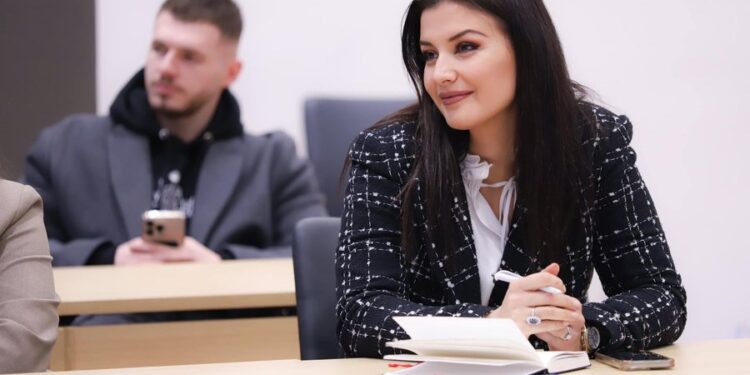 Paga mesatare 1.200 Euro, PD prezanton programin e 100 ditëve të para!