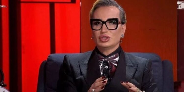 Rrëfimi i Eltonit: Babait i thashë se më pëlqenin meshkujt që në 91-shin! Këshilla që m’dha ma ndryshoi jetën