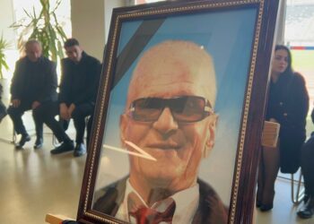 Homazhe në stadiumin “Loro Boriçi”, i jepet lamtumira e fundit legjendës së futbollit Sabah Bizi!