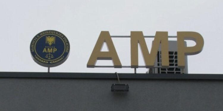 Vodhi sendet personale të një të arrestuari në Gramsh, AMP pezullon nga detyra punonjësin e policisë