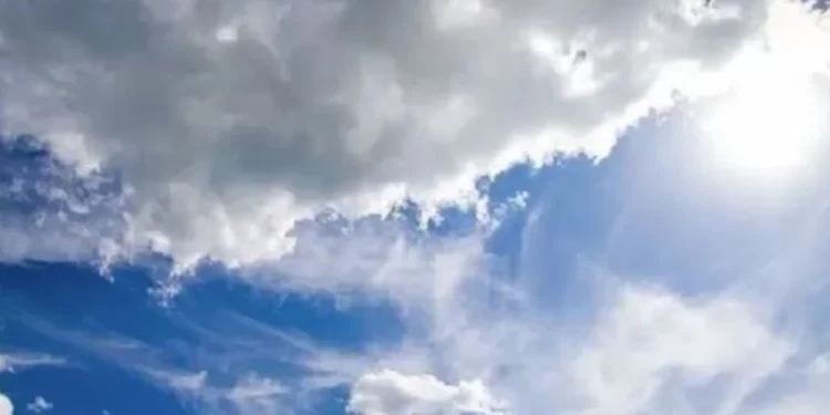 Kthjellime dhe vranësira kalimtare, rriten lehtë temperaturat