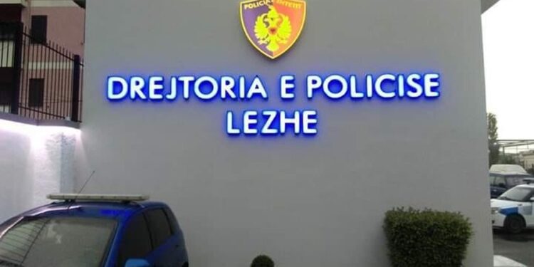 EMRI/ Dhunoi prindërit dhe i kërcënoi me hanxhar policët, arrestohet 37-vjeçari në Lezhë