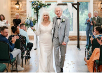 Të martohesh me dashurinë e gjimnazit, 70 vite më vonë. Historia që ua kalon Borëbardhës e Hirushes