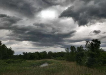 Java nis me vranësira dhe temperatura në rritje