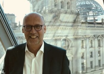 Henze: Republikanët, dhe Trump, kanë qenë gjithmonë shumë të mirë në dallimin midis miqve dhe armiqve.