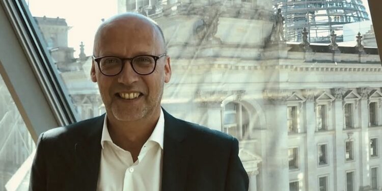 Henze: Republikanët, dhe Trump, kanë qenë gjithmonë shumë të mirë në dallimin midis miqve dhe armiqve.