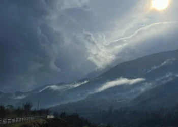 Vijojnë reshjet e shiut, temperatura deri -2 gradë C