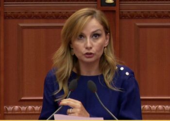 Tabaku: Falja e taksave për 10 vite, dhuratë për oligarkët e turizmit!