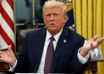 Administrata Trump “GODET” personat pa gjini, u ngrin pasaportat