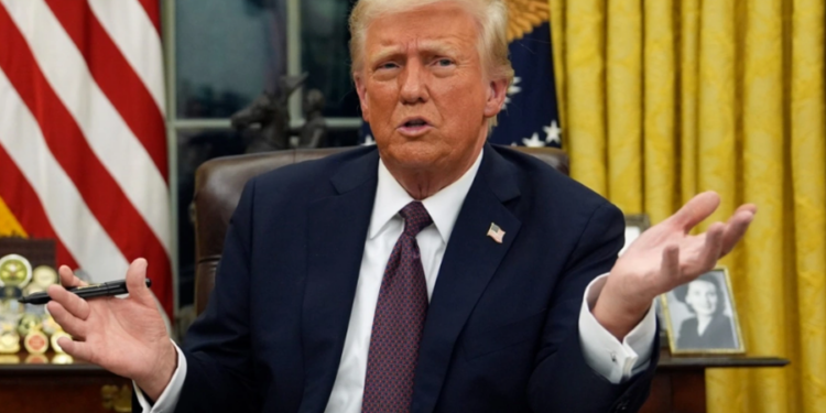 Administrata Trump “GODET” personat pa gjini, u ngrin pasaportat