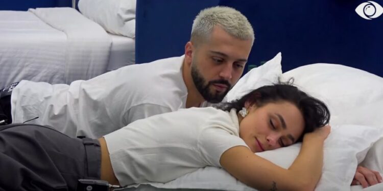 Egli nuk përmbahet para Gjestit: Je shumë seksi!