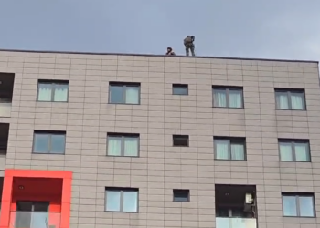 Mbajtën të mbyllur në apartament 21-vjeçaren, policia arreston një nga autorët e ngjarjes që alarmoi zonën e Astirit