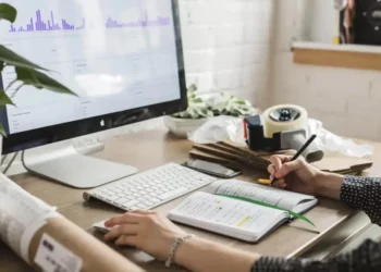 Shqiptarët më të painteresuarit në botë për t’u trajnuar për teknologjinë