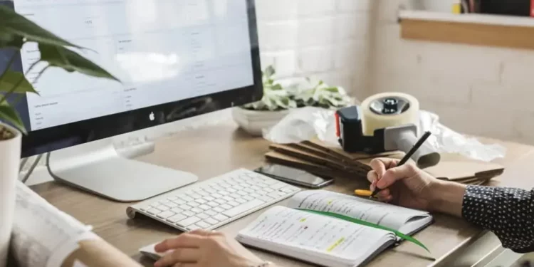 Shqiptarët më të painteresuarit në botë për t’u trajnuar për teknologjinë