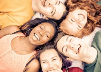 Çfarë e bën njeriun të lumtur sipas studimit 75-vjeçar