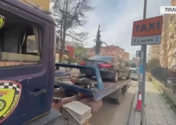 Aksioni kundër parkimit të gabuar, do paguani gjobën dhe karrotrecin