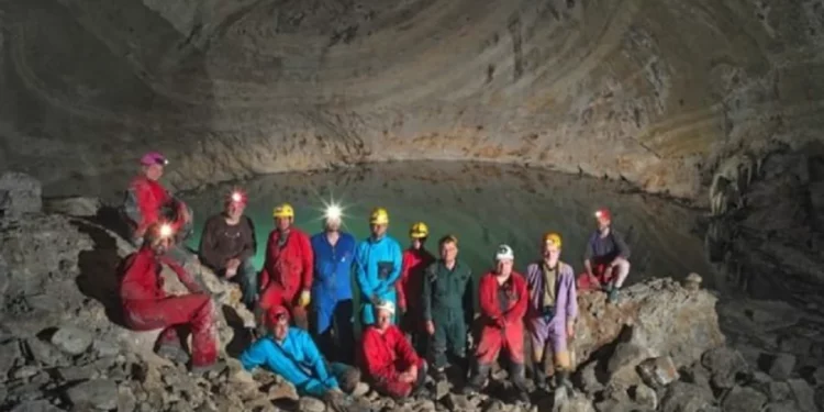 Shkencëtarët çekë zbulojnë liqenin termal nëntokësor në Shqipëri