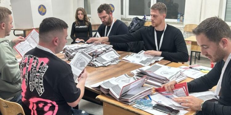 Zgjedhjet në Kosovë/ KQZ publikon të dhënat e fundit, kryeson Vetëvendosja, e ndjekur nga PDK (LISTA)