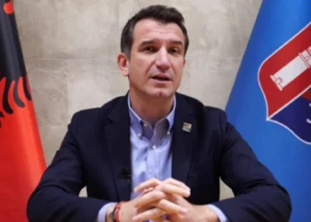 Erion Veliaj reagon pas arrestimit: Më vjen keq për motrat, vëllezërit e partisë dhe kryetarin!