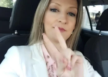 Dibër/ Drejtoresha e spitalit godet me “mjet prerës” vartësin e saj