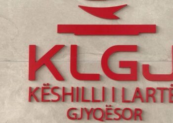 Reagimi i KLGJ ndaj deklaratave të Ramës: Gjyqtarët duhet të jenë të lirë nga presionet!