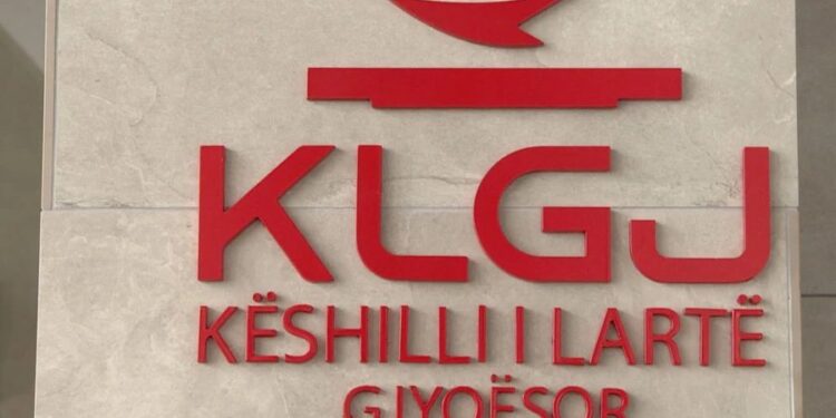 Reagimi i KLGJ ndaj deklaratave të Ramës: Gjyqtarët duhet të jenë të lirë nga presionet!