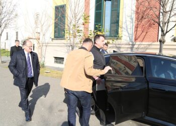 GJKKO lë në burg Erion Veliajn! Ajola Xoxa del nga arresti shtëpiak