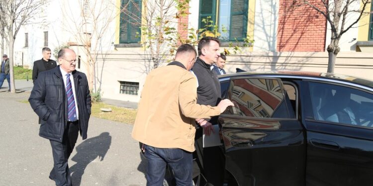 GJKKO lë në burg Erion Veliajn! Ajola Xoxa del nga arresti shtëpiak