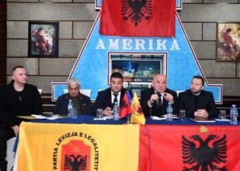 Kryelegalisti Axhami takim me banorë të Kukësit