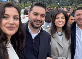 Floriana Garo publikon FOTOT nga takimi me shqiptarët e Italisë: Ndryshimi i domosdoshëm, do të bëhet realitet!