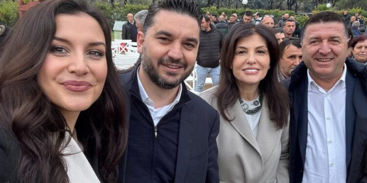 Floriana Garo publikon FOTOT nga takimi me shqiptarët e Italisë: Ndryshimi i domosdoshëm, do të bëhet realitet!