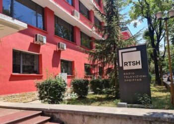PD-PS bashkojnë votat në Kuvend/ “Shkrihet” Këshilli Drejtues i RTSH. Shkarkohet edhe Leka Bungo