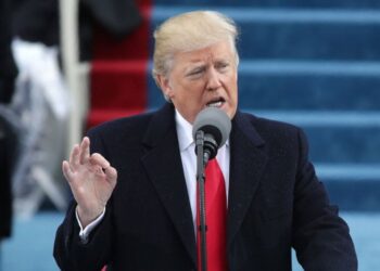 Trump “shokon” sërish: Zelensky e Putin, të bëhen bashkë! Ne mineralet do i marrim