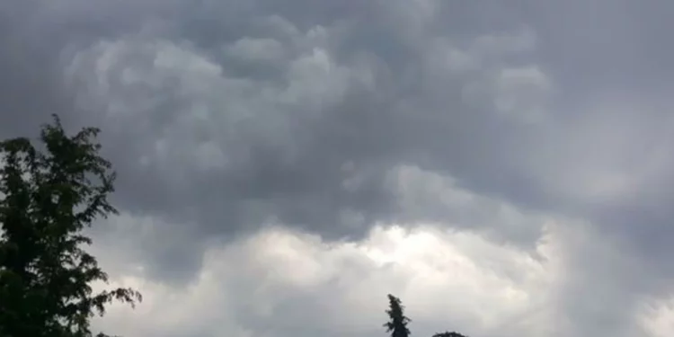 Java nis me vranësira dhe shi, ja sa do të jenë temperaturat