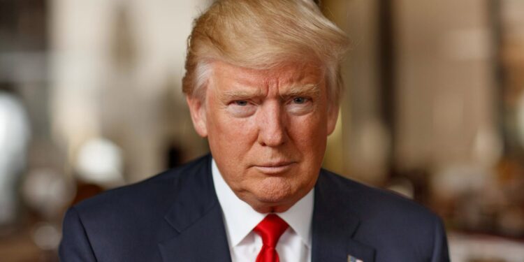 Trump përzgjedh gazetarët/ Shtëpia e Bardhë përcakton listën e mediave që ndjekin fjalimet e presidentit