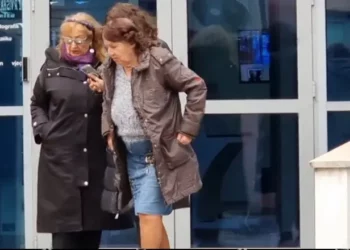 Helena Kadare në mbështetje të Erion Veliajt, shkon në GJKKO