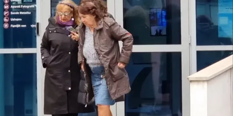 Helena Kadare në mbështetje të Erion Veliajt, shkon në GJKKO