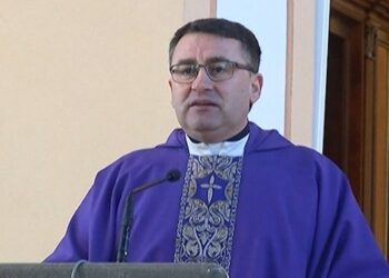 ‘Mëkati korruptiv po i çon në burg’, famullitari i Shkodrës: Politikanët, shtresa më injorante dhe më e ulët e popullit